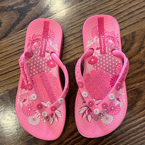 Ipanema girls flip flops pink daisy size 11 toddler EUC - Picture 1 of 1